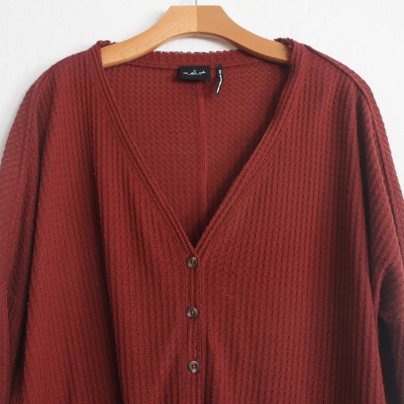 OUT FROM UNDER OVERSIZED THERMAL BUTTON-FRONT TOP - Picture 10 of 12